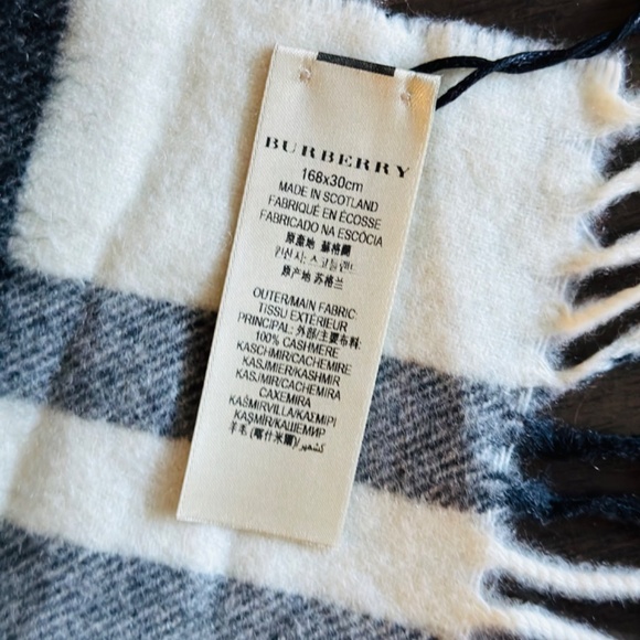 Burberry Cashmere Scarf - Picture 4 of 4